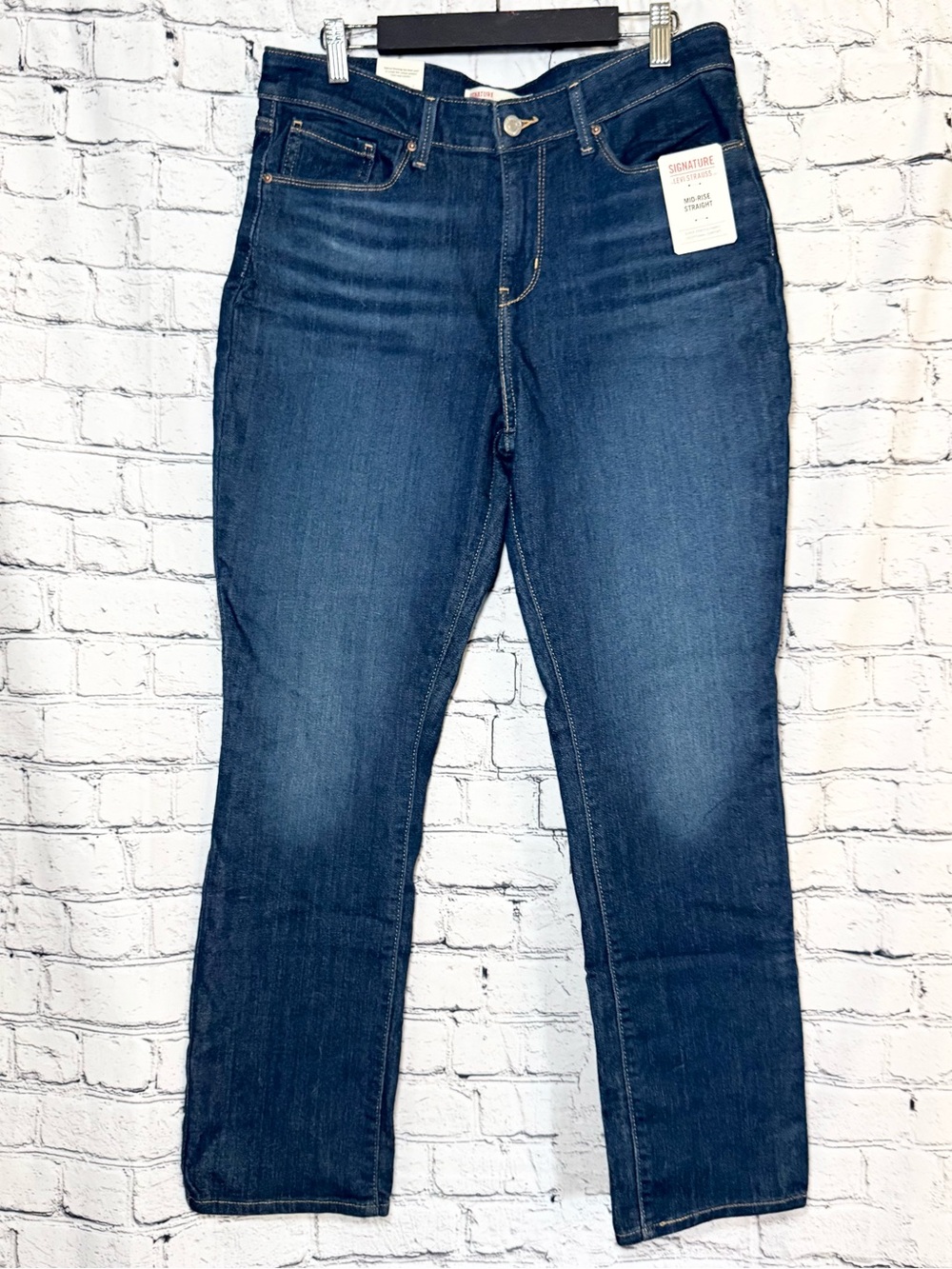 NWT. Women's Dark Blue Stretch Straight Jeans. Size 30